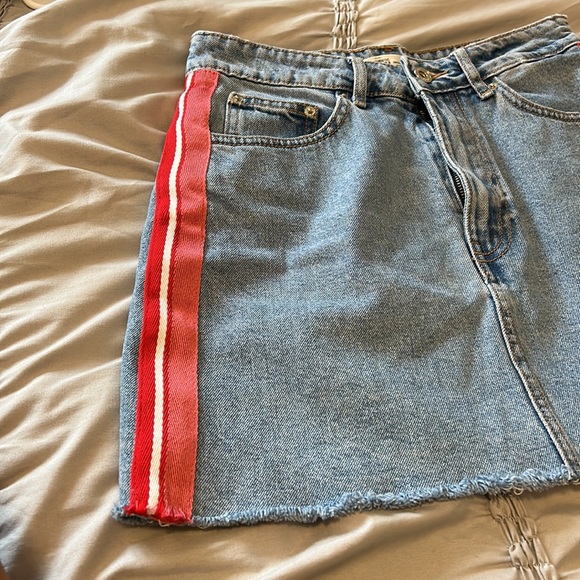 Zara (Trafaluc) blue denim skirt with red & white stripes on side - Picture 5 of 8